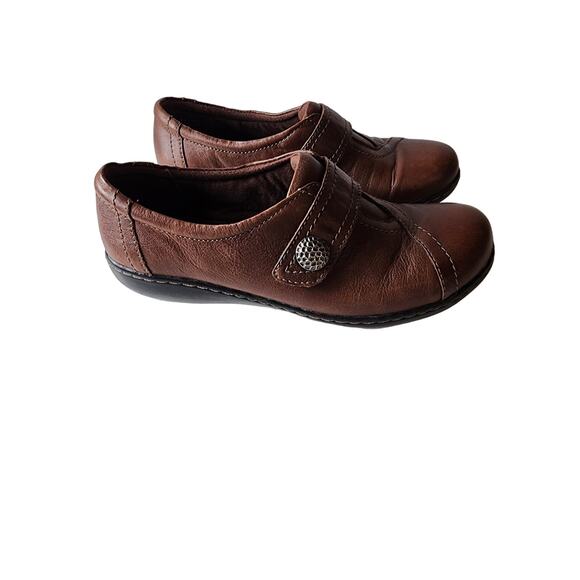 CLARKS Brown Leather Loafers Flat Straps Comfort Shoes SZ 8.5 - Picture 1 of 11